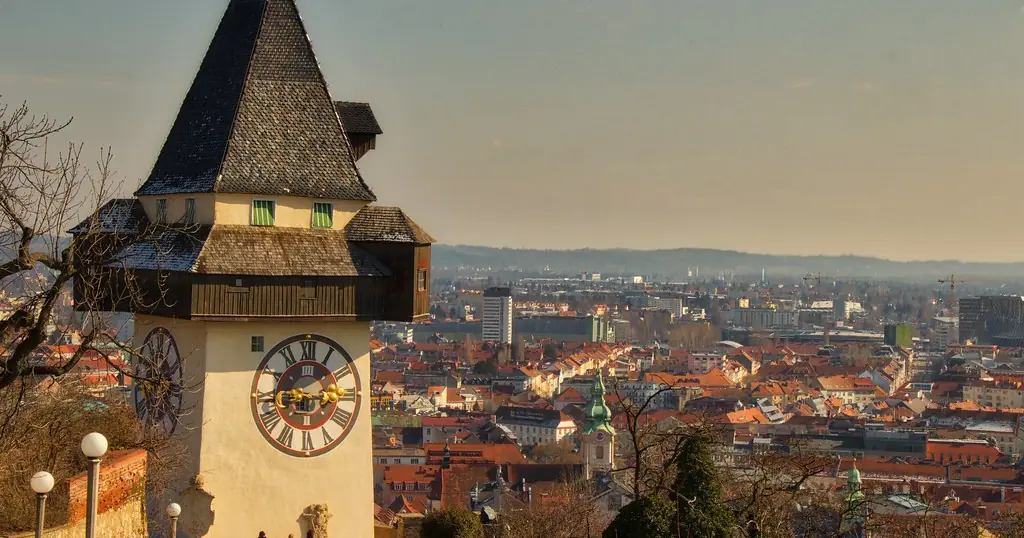 Dating Seiten Graz: der Uhrturm auf dem Schlossberg über den Dächern der Altstadt