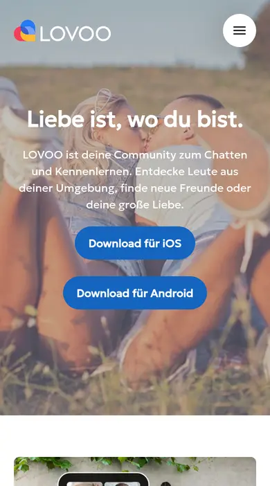 LOVOO Erfahrungen am Smartphone: mobile Startseite mit dem Leitspruch „Liebe ist, wo du bist.“